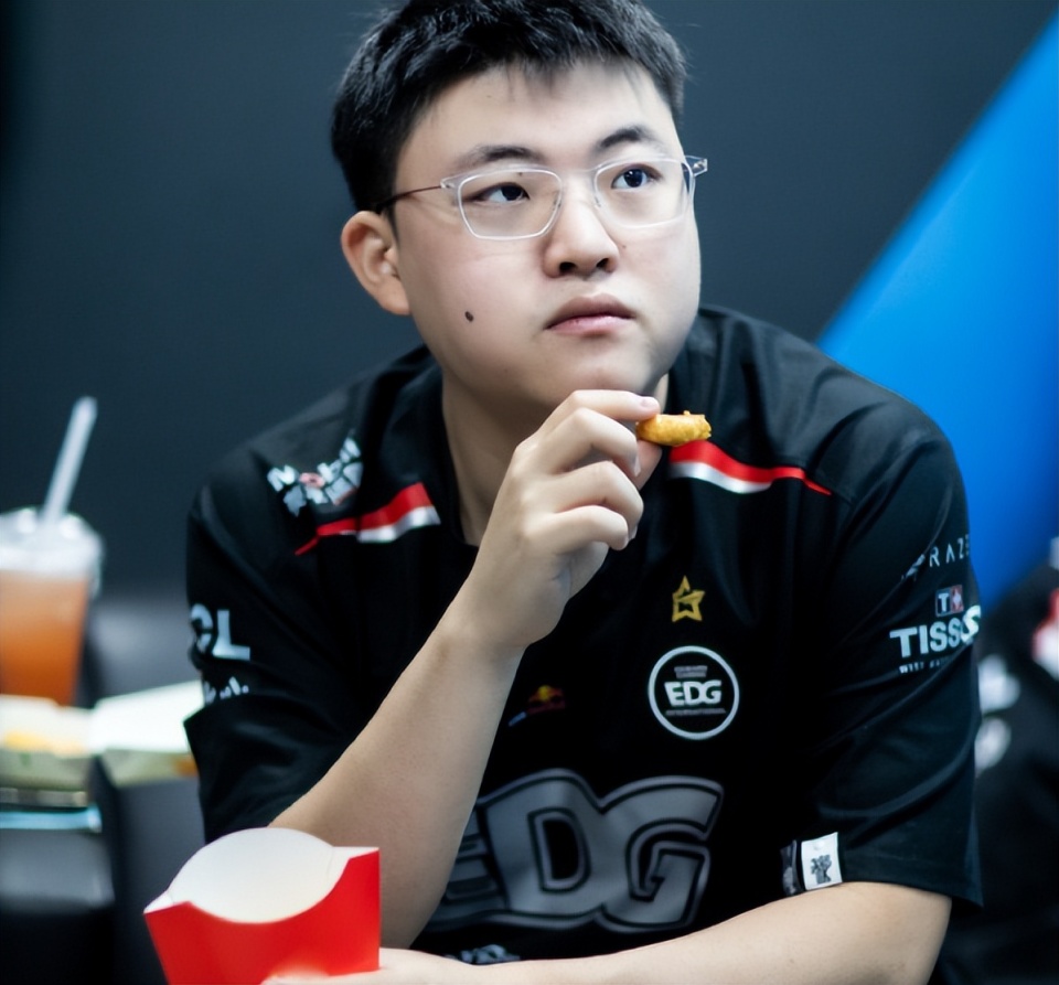 Uzi爆冷击败巴黎圣日耳曼，回归赛场引爆全场！的简单介绍